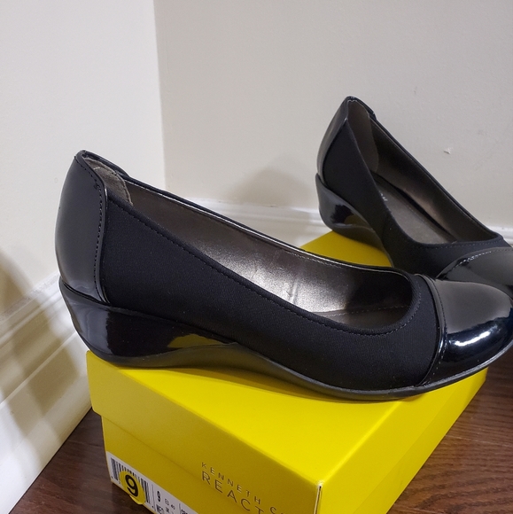Kenneth Cole REACTION Black mid heel pumps. SIZE  9. Never worn - Picture 2 of 4